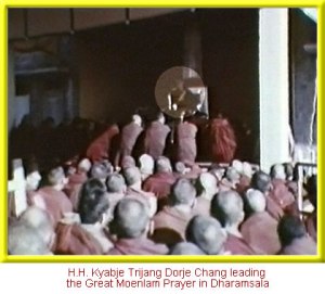 Trijang Rinpoche receives offerings at Monlam